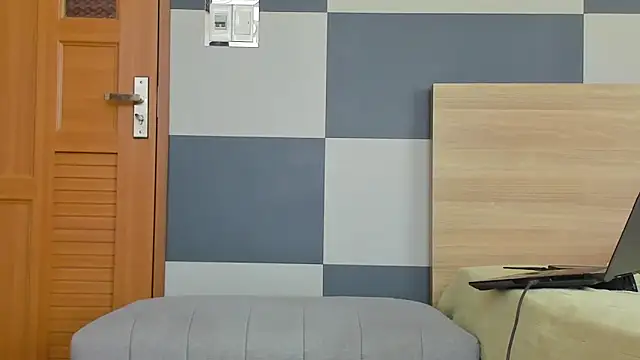 Kiera Thomas online show from 04-21-26, 05:25