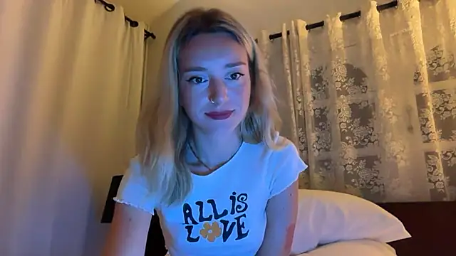 SirenaBelle online show from 12-21-25, 10:17