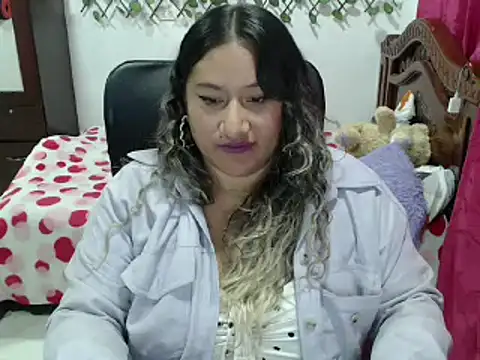 Snapshot of EmilyLove1014 chatting on 12-02-24, 01:25 EmilyLove1014 online show from 12-02-24, 01:25