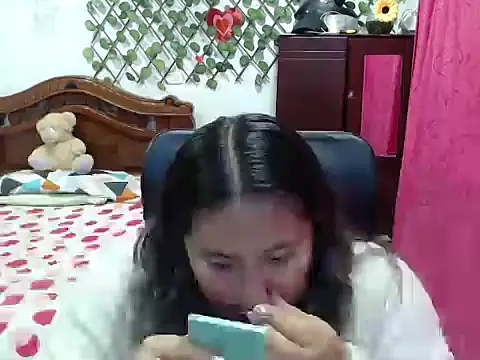 Snapshot of EmilyLove1014 chatting on 12-22-24, 10:25 EmilyLove1014 online show from 12-22-24, 10:25