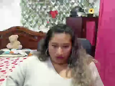 Snapshot of EmilyLove1014 chatting on 12-23-24, 02:02 EmilyLove1014 online show from 12-23-24, 02:02