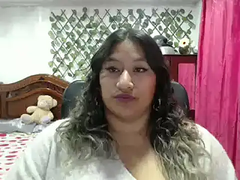 Snapshot of EmilyLove1014 chatting on 01-13-25, 10:45 EmilyLove1014 online show from 01-13-25, 10:45