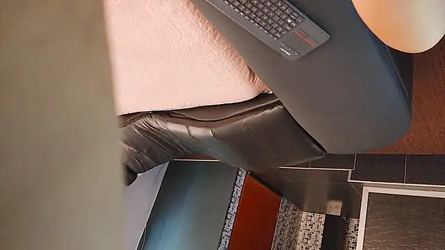 Snapshot of Alaia_sam chatting on 11-07-25, 03:34 Alaia sam online show from 11-07-25, 03:34