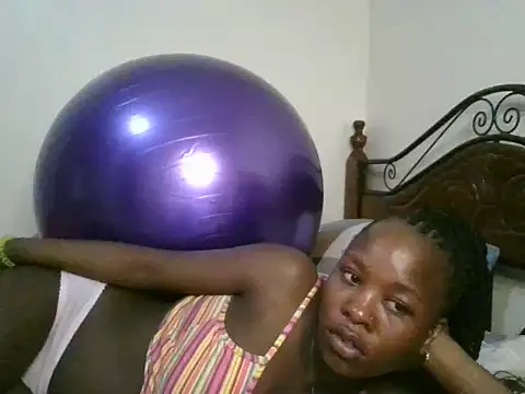 Snapshot of Sonnia_ chatting on 02-13-25, 08:24 Sonnia online show from 02-13-25, 08:24