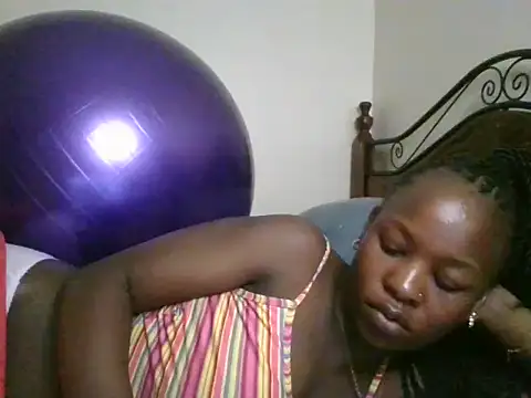 Snapshot of Sonnia_ chatting on 02-14-25, 08:42 Sonnia online show from 02-14-25, 08:42