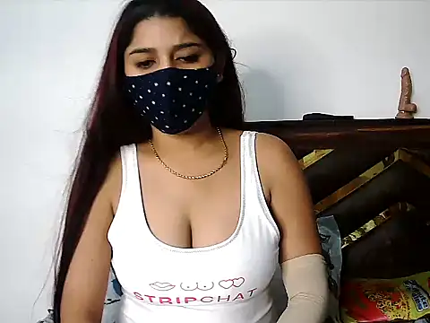 Snapshot of Gloie4u chatting on 10-31-25, 09:10 Gloie4u online show from 10-31-25, 09:10