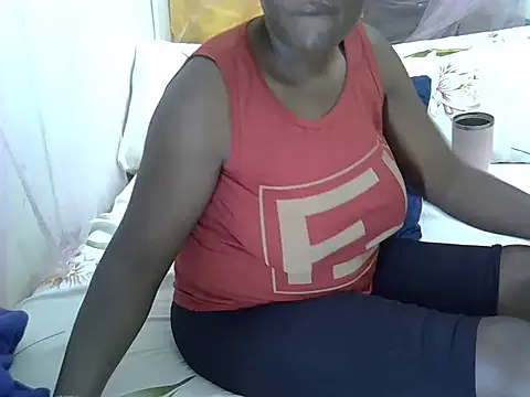 Snapshot of Sweetreena chatting on 05-20-26, 03:24 Sweetreena online show from 05-20-26, 03:24