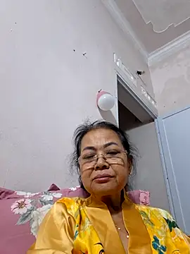 Hotestlove online show from 12-20-25, 12:45