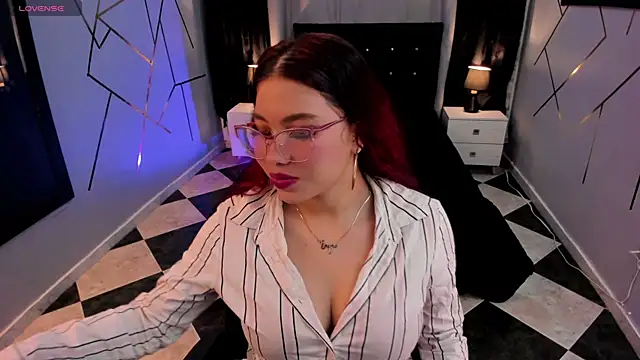 Snapshot of kyliejenner_hot chatting on 01-24-25, 03:54 kyliejenner hot online show from 01-24-25, 03:54