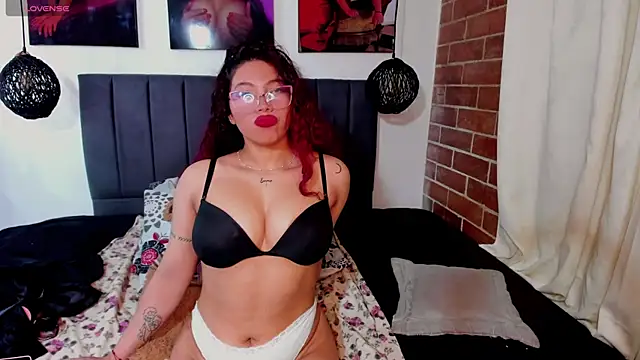 Snapshot of kyliejenner_hot chatting on 09-22-25, 04:14 kyliejenner hot online show from 09-22-25, 04:14