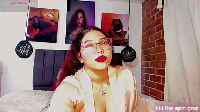 Snapshot of kyliejenner_hot chatting on 02-13-26, 02:40 kyliejenner hot online show from 02-13-26, 02:40