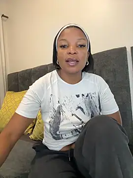 Snapshot of slimcateee chatting on 11-11-25, 08:31 slimcateee online show from 11-11-25, 08:31