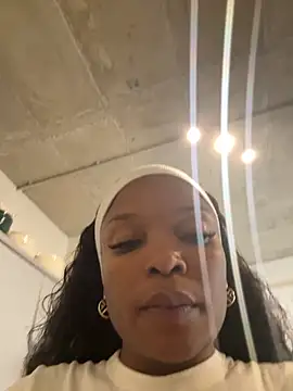 Snapshot of slimcateee chatting on 11-26-25, 07:26 slimcateee online show from 11-26-25, 07:26