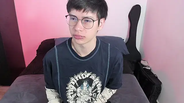 Snapshot of Aventure_Twinks chatting on 01-13-26, 06:35 Aventure Twinks online show from 01-13-26, 06:35