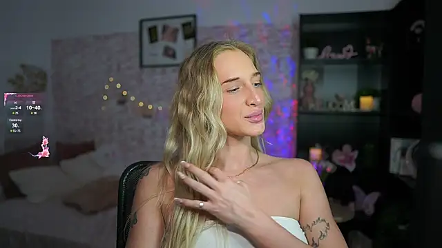 Nicolette  Shea  online show from 03-09-25, 05:06