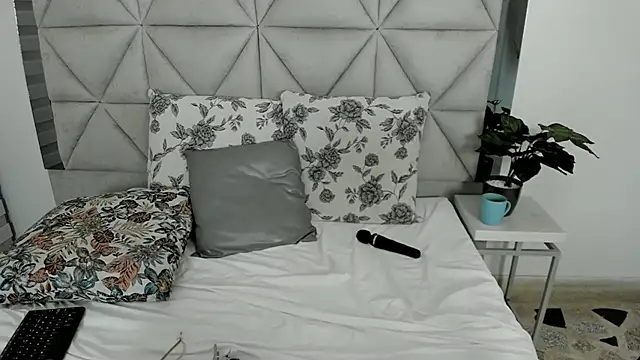 nina pons online show from 03-05-25, 01:10