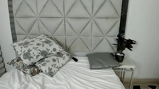 nina pons online show from 03-14-25, 01:48