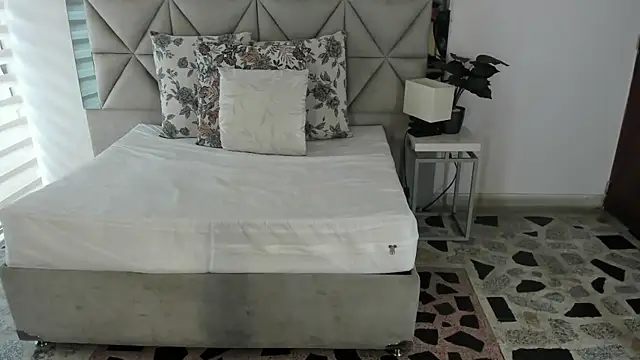 nina pons online show from 10-14-25, 09:04