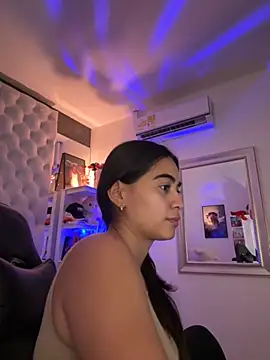 Snapshot of ZarahEvans chatting on 11-11-25, 07:36 ZarahEvans online show from 11-11-25, 07:36