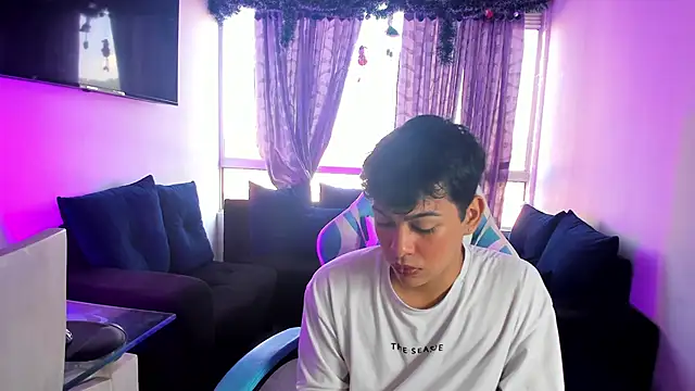 Snapshot of Franco_Rizzo_ chatting on 01-15-25, 04:11 Franco Rizzo online show from 01-15-25, 04:11