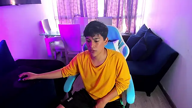 Snapshot of Franco_Rizzo_ chatting on 01-27-25, 08:49 Franco Rizzo online show from 01-27-25, 08:49