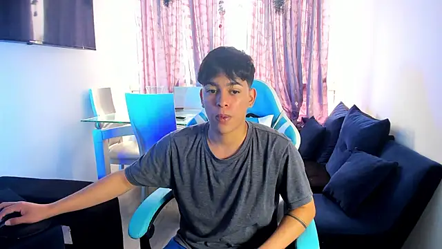 Snapshot of Franco_Rizzo_ chatting on 02-03-25, 08:24 Franco Rizzo online show from 02-03-25, 08:24