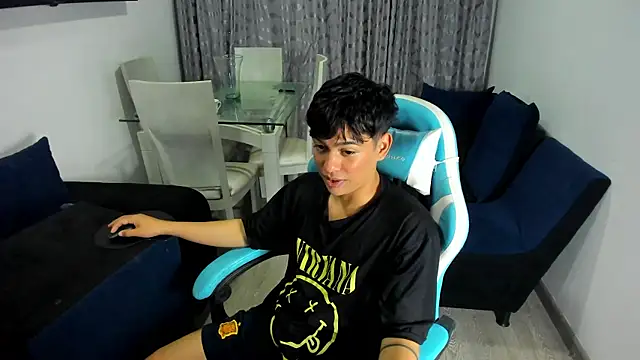 Snapshot of Franco_Rizzo_ chatting on 02-13-25, 11:37 Franco Rizzo online show from 02-13-25, 11:37