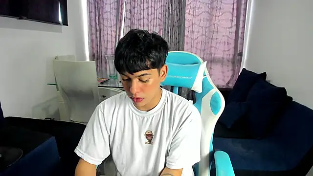 Snapshot of Franco_Rizzo_ chatting on 02-23-25, 10:20 Franco Rizzo online show from 02-23-25, 10:20