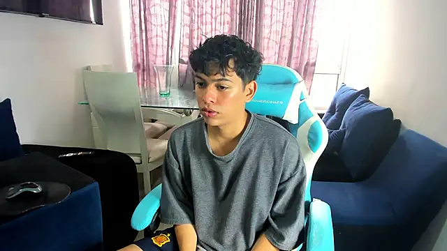 Snapshot of Franco_Rizzo_ chatting on 02-24-25, 08:47 Franco Rizzo online show from 02-24-25, 08:47