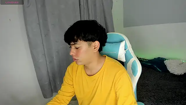 Snapshot of Franco_Rizzo_ chatting on 03-22-25, 05:20 Franco Rizzo online show from 03-22-25, 05:20