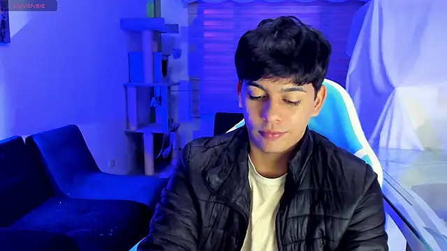 Snapshot of Franco_Rizzo_ chatting on 10-04-25, 02:31 Franco Rizzo online show from 10-04-25, 02:31