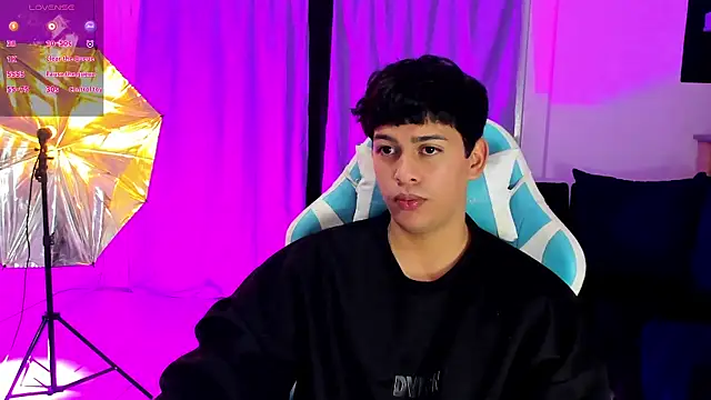 Snapshot of Franco_Rizzo_ chatting on 10-22-25, 01:50 Franco Rizzo online show from 10-22-25, 01:50