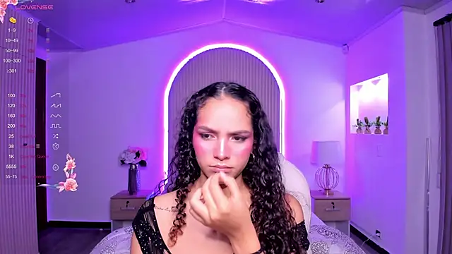 Snapshot of anahi_curlie1 chatting on 01-14-25, 03:53 anahi curlie1 online show from 01-14-25, 03:53