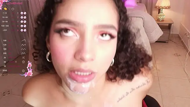 Snapshot of anahi_curlie1 chatting on 02-02-25, 02:56 anahi curlie1 online show from 02-02-25, 02:56