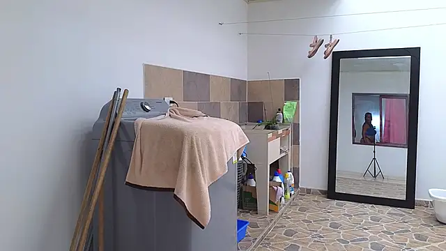 Snapshot of tatiana_big_ass_boobs chatting on 10-28-25, 03:47 tatiana big ass boobs online show from 10-28-25, 03:47