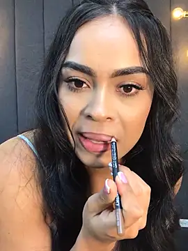 Snapshot of JuanaSimons chatting on 12-18-24, 01:05 JuanaSimons online show from 12-18-24, 01:05