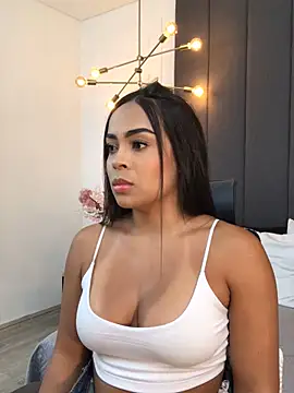 Snapshot of JuanaSimons chatting on 01-04-25, 11:06 JuanaSimons online show from 01-04-25, 11:06