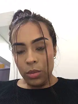 Snapshot of JuanaSimons chatting on 02-05-25, 01:47 JuanaSimons online show from 02-05-25, 01:47