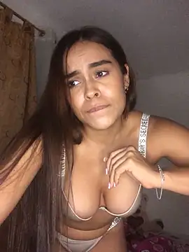 Snapshot of JuanaSimons chatting on 10-04-25, 02:09 JuanaSimons online show from 10-04-25, 02:09