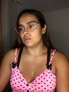 Snapshot of JuanaSimons chatting on 10-31-25, 01:39 JuanaSimons online show from 10-31-25, 01:39