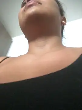 Snapshot of JuanaSimons chatting on 12-21-25, 11:12 JuanaSimons online show from 12-21-25, 11:12