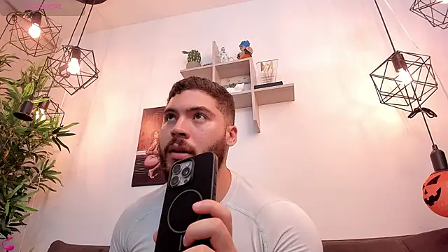 SebastianVilla  online show from 10-24-25, 11:01