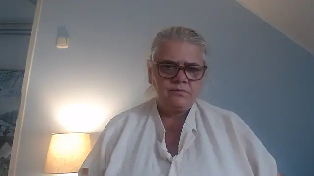 Snapshot of hotladymoon chatting on 07-25-26, 02:36 hotladymoon online show from 07-25-26, 02:36