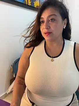 Snapshot of MrsFoucher chatting on 01-23-25, 02:07 MrsFoucher online show from 01-23-25, 02:07