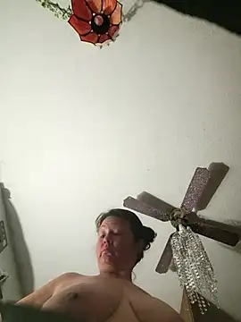 Snapshot of sweetkitty111 chatting on 01-21-25, 04:10 sweetkitty111 online show from 01-21-25, 04:10