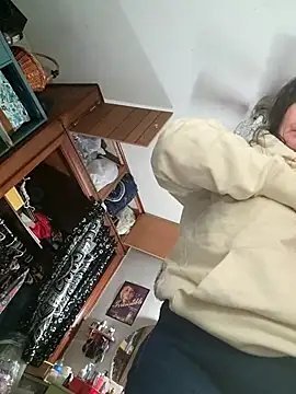 Snapshot of sweetkitty111 chatting on 02-13-25, 09:27 sweetkitty111 online show from 02-13-25, 09:27