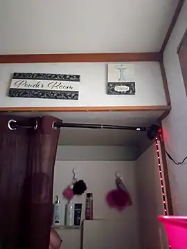 Snapshot of sweetkitty111 chatting on 10-24-25, 05:42 sweetkitty111 online show from 10-24-25, 05:42