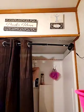 Snapshot of sweetkitty111 chatting on 10-28-25, 04:05 sweetkitty111 online show from 10-28-25, 04:05