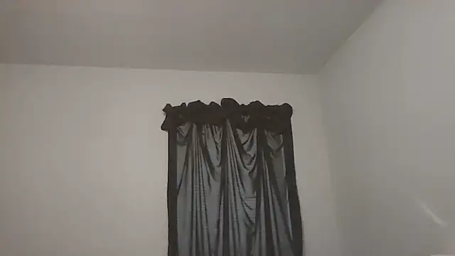 Snapshot of _SweetDsire_ chatting on 09-30-25, 04:12 SweetDsire online show from 09-30-25, 04:12