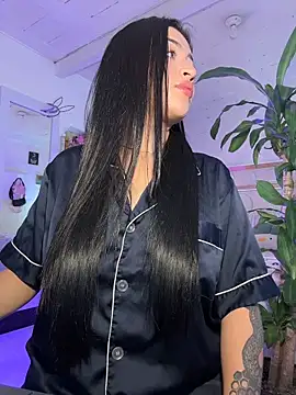 lucianaroy online show from 12-19-25, 04:52